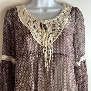 Women’s long sleeve Cottage core style blouse lace detail around the neck SZ L